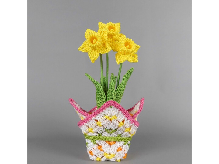 Crochet daffodils in a pot spring decor pattern