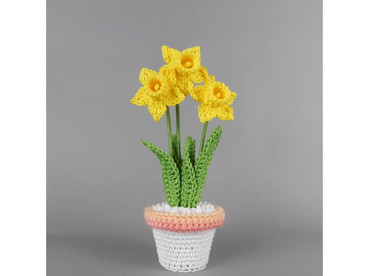 Crochet daffodils in a pot spring decor pattern