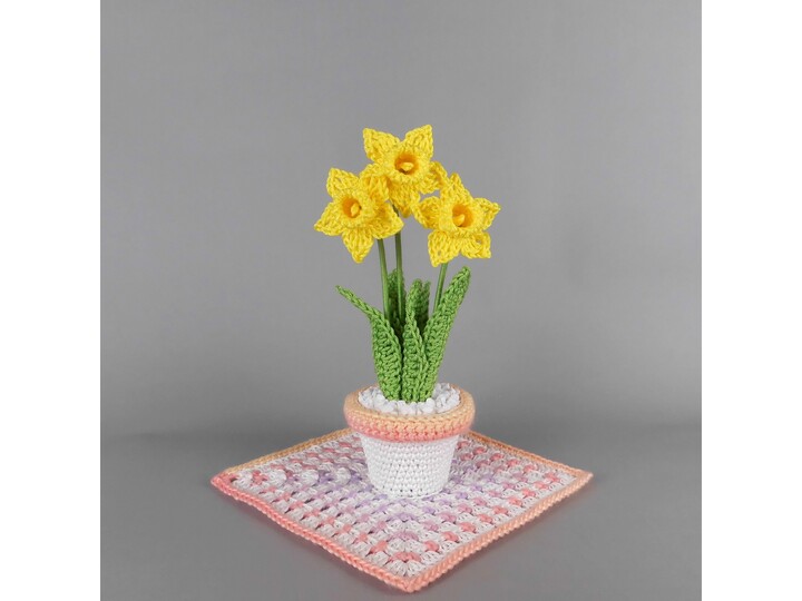 Crochet daffodils in a pot spring decor pattern