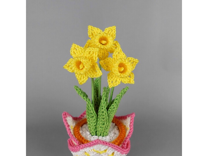 Crochet daffodils in a pot spring decor pattern