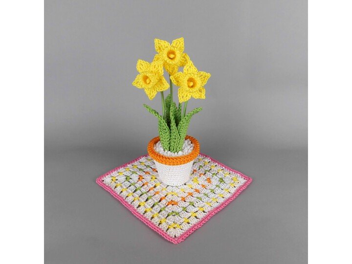 Kleine Osterglocken im Topf mit Manschette/Deckchen - Häkelanleitung