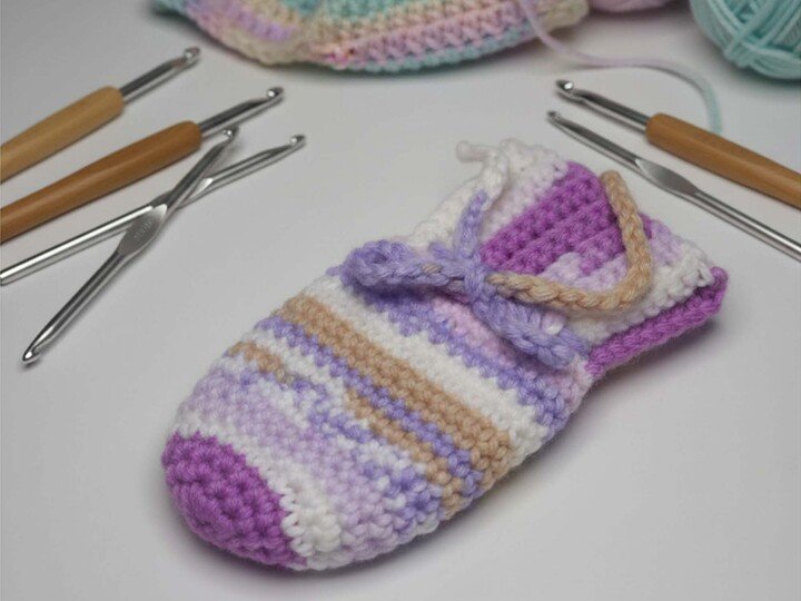 Crochet Pattern for Cute Baby Mittens With Ties