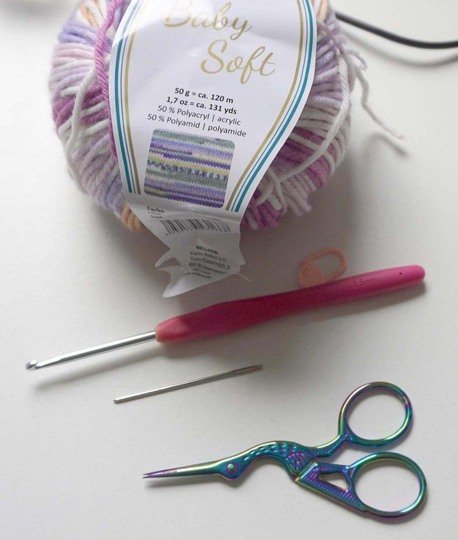 Häkelanleitung für süße Baby-Fäustlinge zum Binden