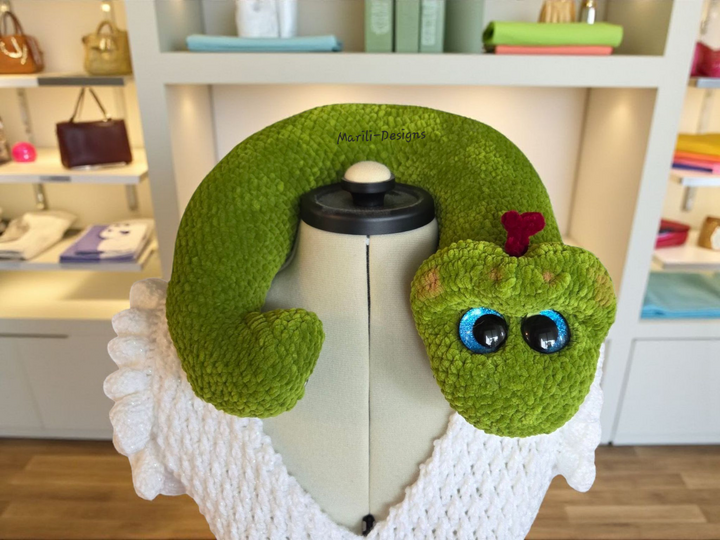 Crochet pattern for snake neck pillow