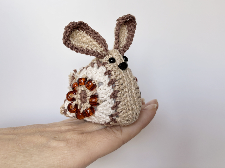 Granny Square Osterhase m. Perlen, Amigurumi Hase, Osterdeko Häschen häkeln