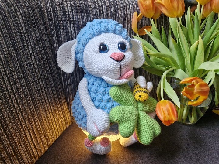 Häkelanleitung Frühlingslampe Schäfchen Mateo