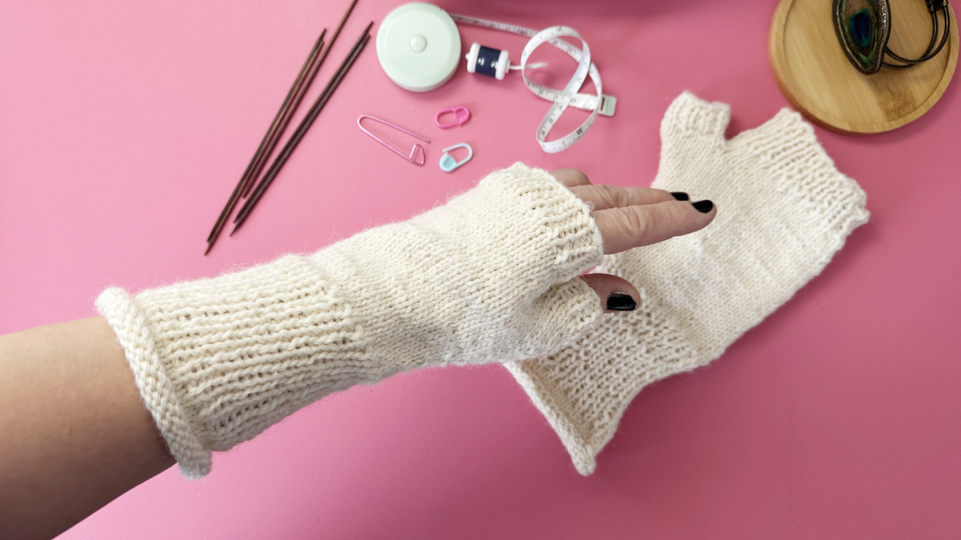 Mitsy Women’s Wrist Warmers – Knitting Pattern for Fingerless Gloves