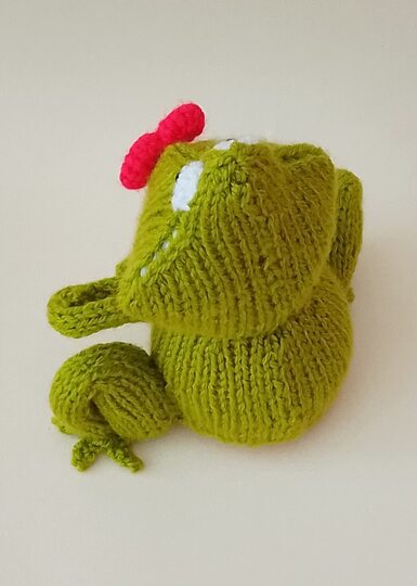 TeaCosyFolk's Kissing Frog Chocolate Orange Cosy knitting pattern