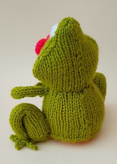 TeaCosyFolk's Kissing Frog Chocolate Orange Cosy knitting pattern