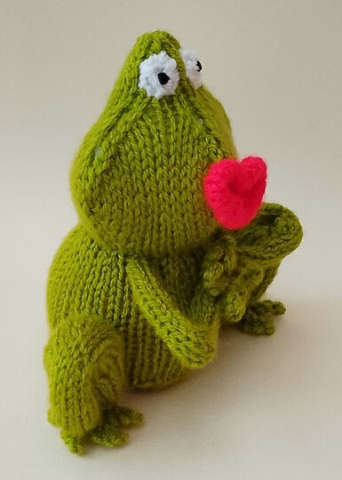 TeaCosyFolk's Kissing Frog Chocolate Orange Cosy knitting pattern