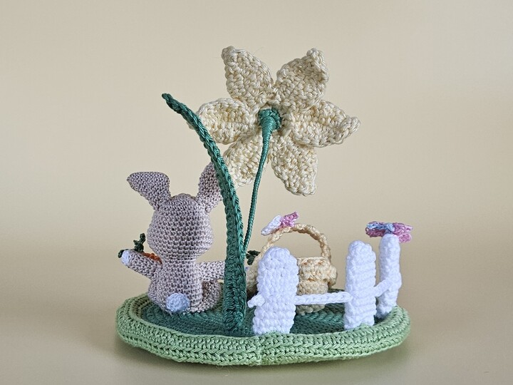 Häkelanleitung Osterwiese – Hase, Ostereier & Narzisse als Frühlingsdeko