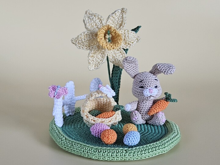 Häkelanleitung Osterwiese – Hase, Ostereier & Narzisse als Frühlingsdeko