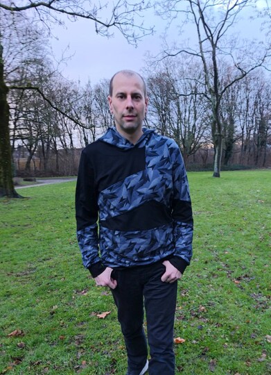 Schnittmuster und Nähanleitung Sweater Hoodie Skylar für Herren 42-60