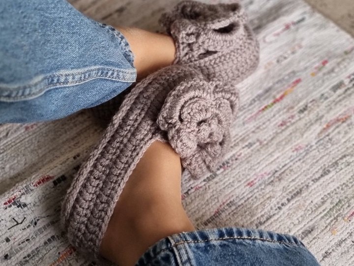 S13 Crochet pattern for warm house slippers with a double sole. “Orchid” mo