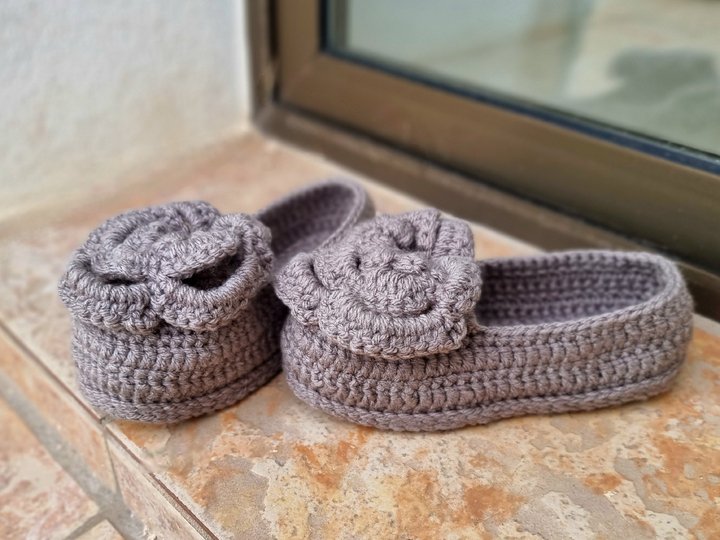 S13 Crochet pattern for warm house slippers with a double sole. “Orchid” mo