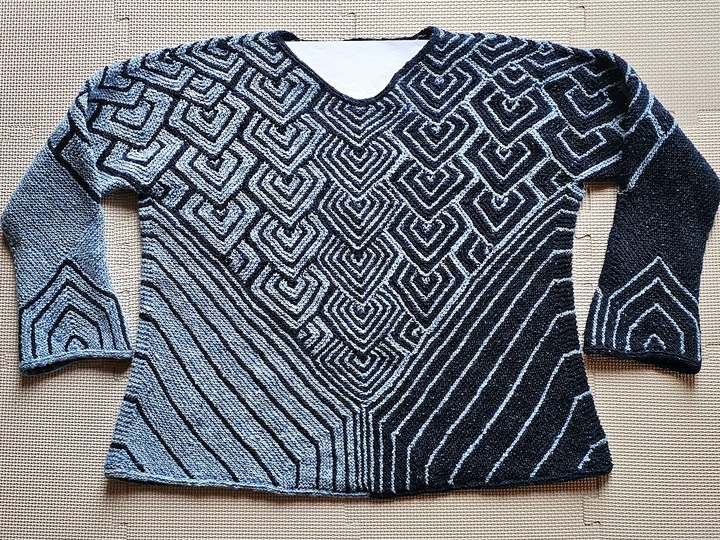 Karl Nr.14  The casual, figure-friendly A-line sweater