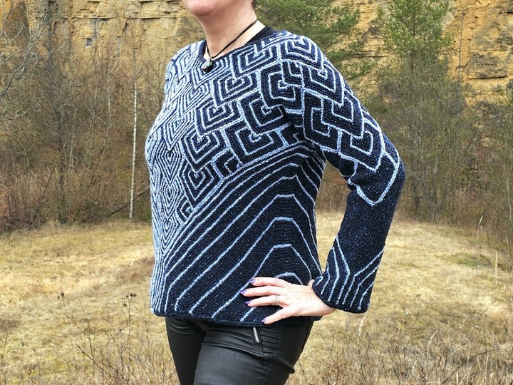 Karl Nr.14  The casual, figure-friendly A-line sweater