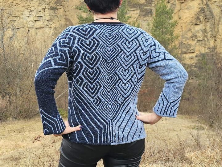 Karl Nr.14  The casual, figure-friendly A-line sweater