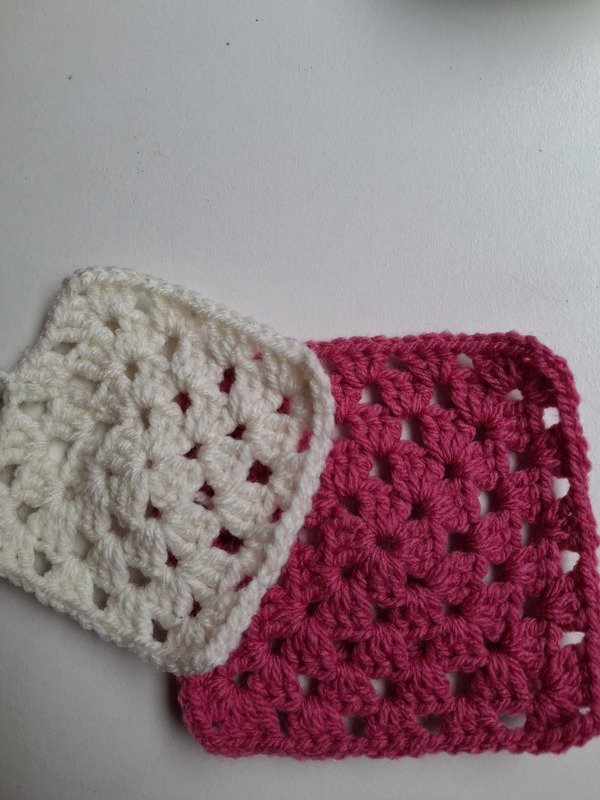 Quick crochet granny squares in cream and pink