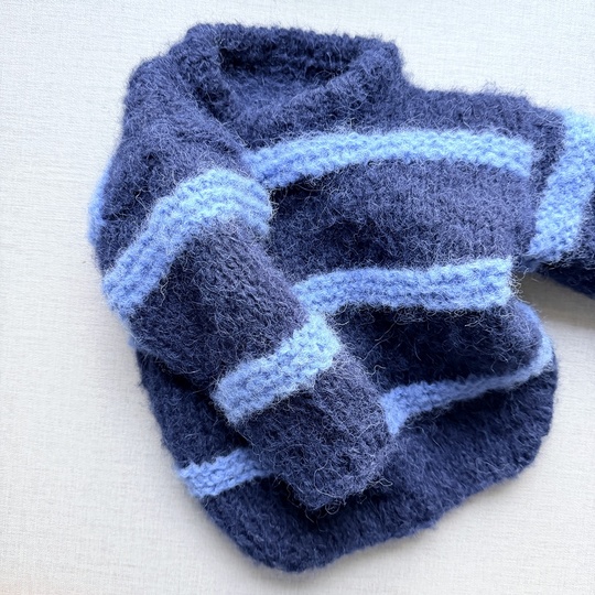 Kinderpullover Caia – Strickanleitung Gr. 62–98 | klassischer Streifenpulli