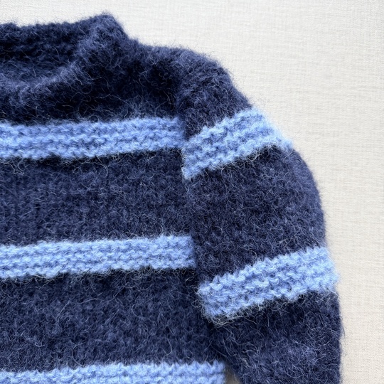 Kinderpullover Caia – Strickanleitung Gr. 62–98 | klassischer Streifenpulli