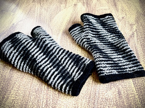 Armstulpen Stripes Illusionsstricken