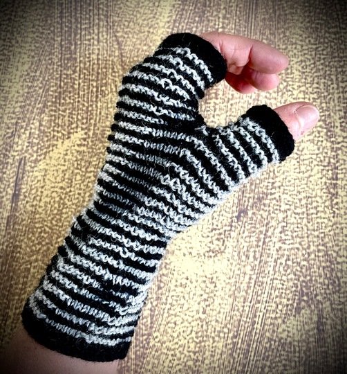 Armstulpen Stripes Illusionsstricken