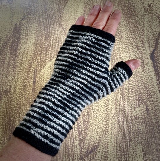 Armstulpen Stripes Illusionsstricken