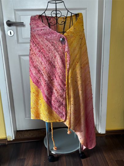 Serotonin - a shawl in a special way
