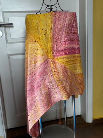 Serotonin - a shawl in a special way