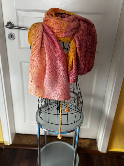 Serotonin - a shawl in a special way