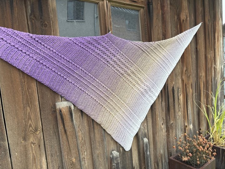 Tiella - asymmetrisches Tuch im Mustermix - quer gehäkelt - in 2 Größen