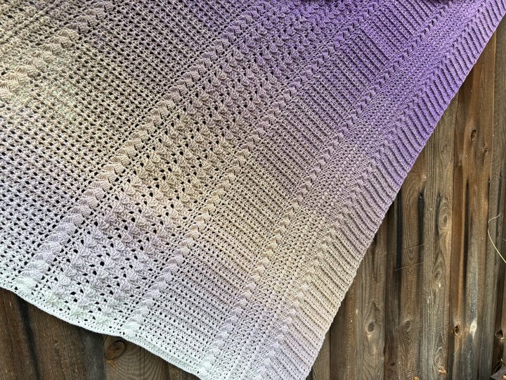 Tiella - asymmetrisches Tuch im Mustermix - quer gehäkelt - in 2 Größen