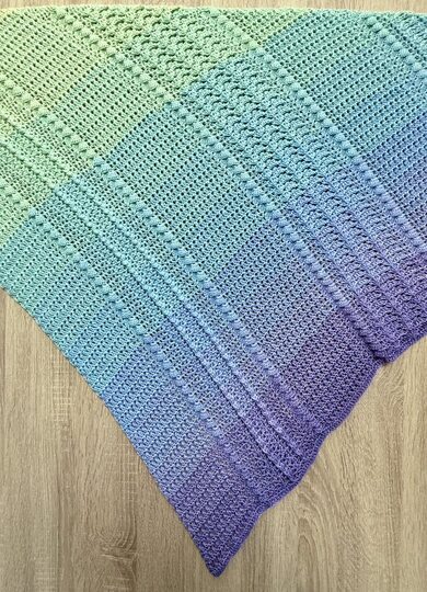 Tiella - asymmetrisches Tuch im Mustermix - quer gehäkelt - in 2 Größen