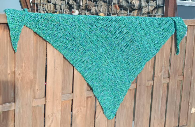 Tiella - asymmetrisches Tuch im Mustermix - quer gehäkelt - in 2 Größen