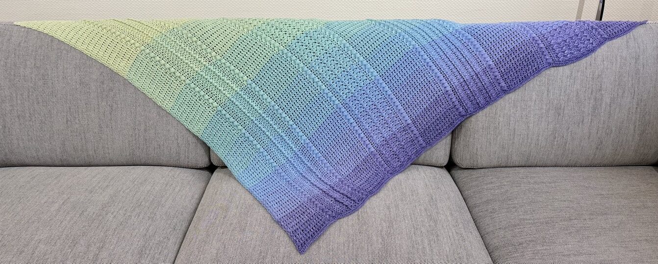 Tiella - asymmetrisches Tuch im Mustermix - quer gehäkelt - in 2 Größen