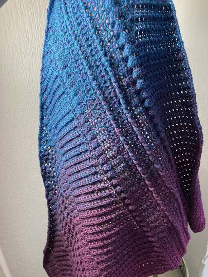 Tiella - asymmetrisches Tuch im Mustermix - quer gehäkelt - in 2 Größen