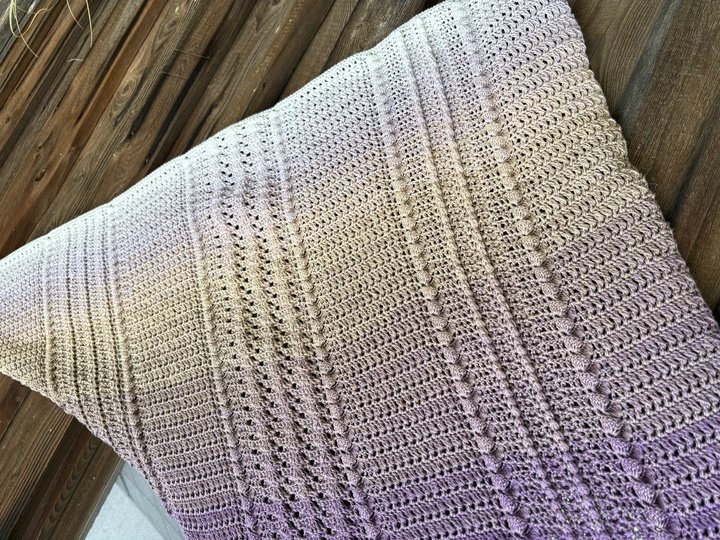 Tiella - asymmetrisches Tuch im Mustermix - quer gehäkelt - in 2 Größen