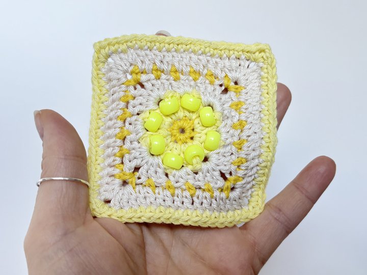 Strahlende Sonne Granny Square mit Perlen | Häkelquadrat | Fidget Quadrat