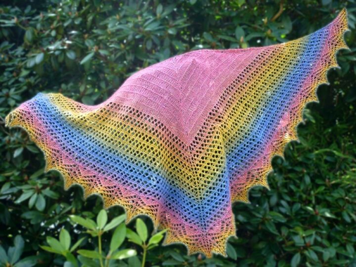 Happy Easter Tuch, Dreiecktstuch, Lochmuster, Lace, Stricken