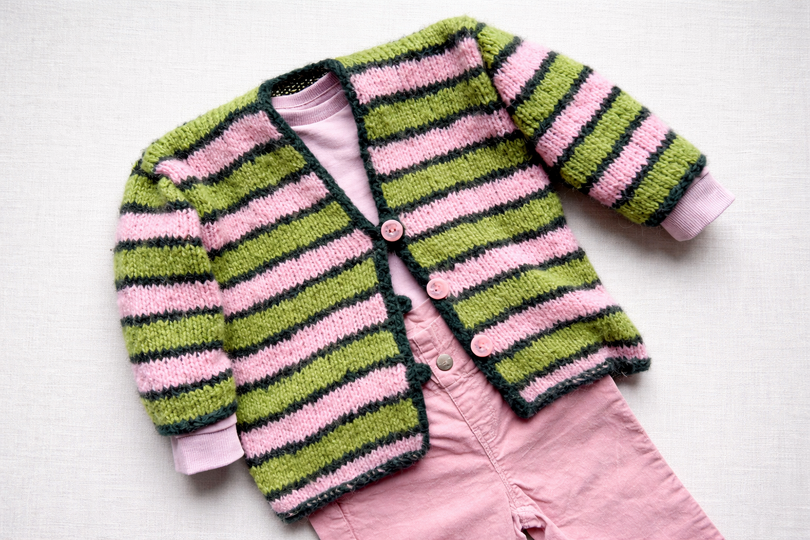 Kinderjacke mit durchgehendem I-Cord-Rand – Top-Down gestrickt, Gr. 80-122
