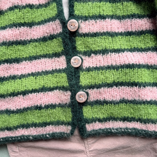 Kinderjacke mit durchgehendem I-Cord-Rand – Top-Down gestrickt, Gr. 80-122