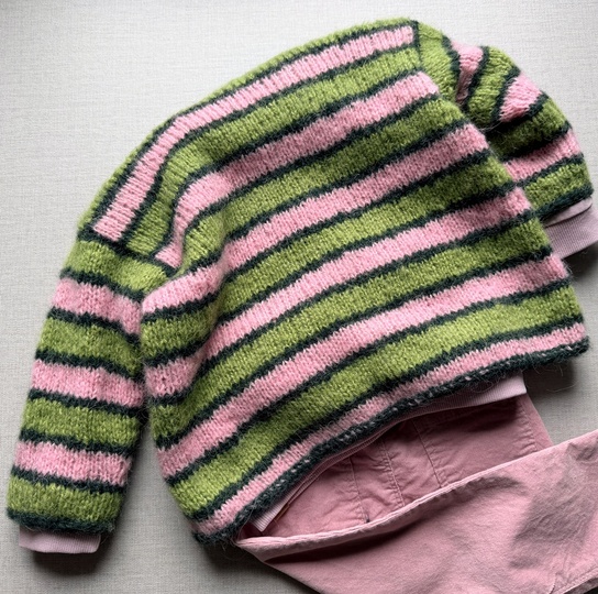 Zeitloser Cardigan mit durchgehendem I-Cord-Rand – Top-Down gestrickt