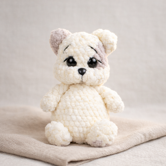 Häkelanleitung Kätzchen „Marshmallow“ – kleine Katze aus Chenillegarn