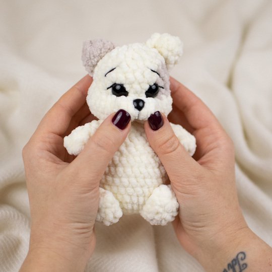 Häkelanleitung Kätzchen „Marshmallow“ – kleine Katze aus Chenillegarn