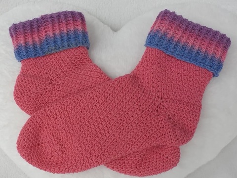 Häkelsocken Frieda mit Bumerang-Ferse für alle Größen, mit jedem Garn