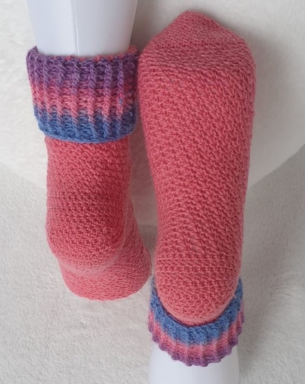 Häkelsocken Frieda mit Bumerang-Ferse für alle Größen, mit jedem Garn