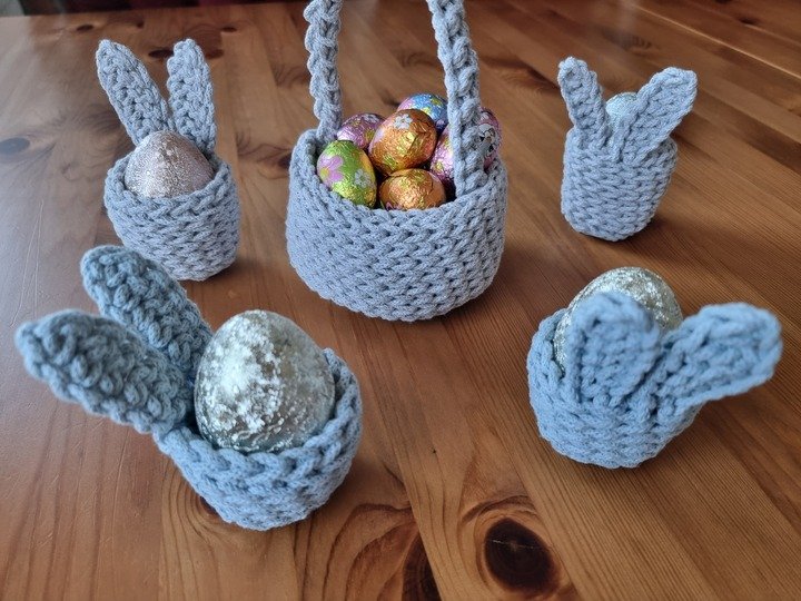 Häkelanleitung Oster-Set „Hase & Frohe Ostern“ – Eierbecher & Osterkörbchen