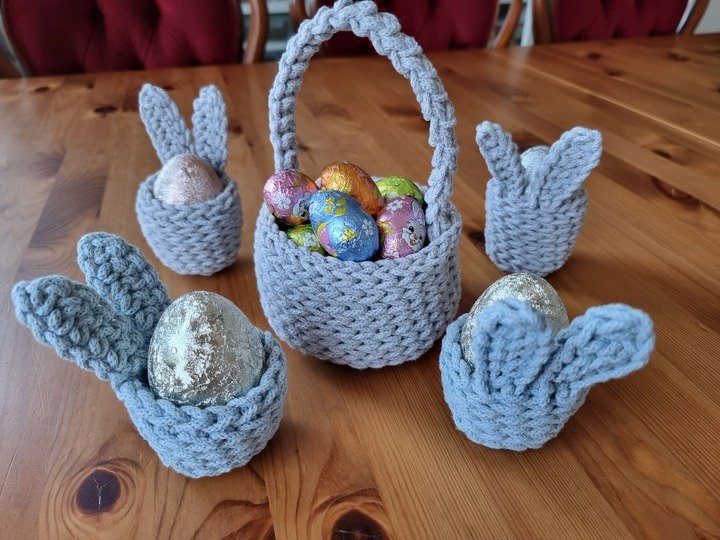 Häkelanleitung Oster-Set „Hase & Frohe Ostern“ – Eierbecher & Osterkörbchen