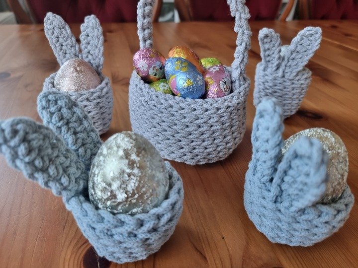 Häkelanleitung Oster-Set „Hase & Frohe Ostern“ – Eierbecher & Osterkörbchen